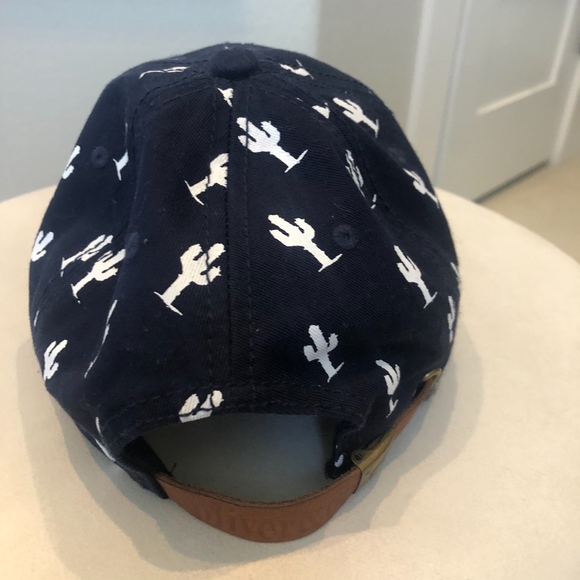 Women's cap - Picture 3 of 3